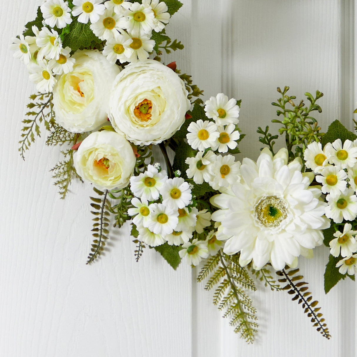 24” Mixed Daisy and Ranunculus Wreath