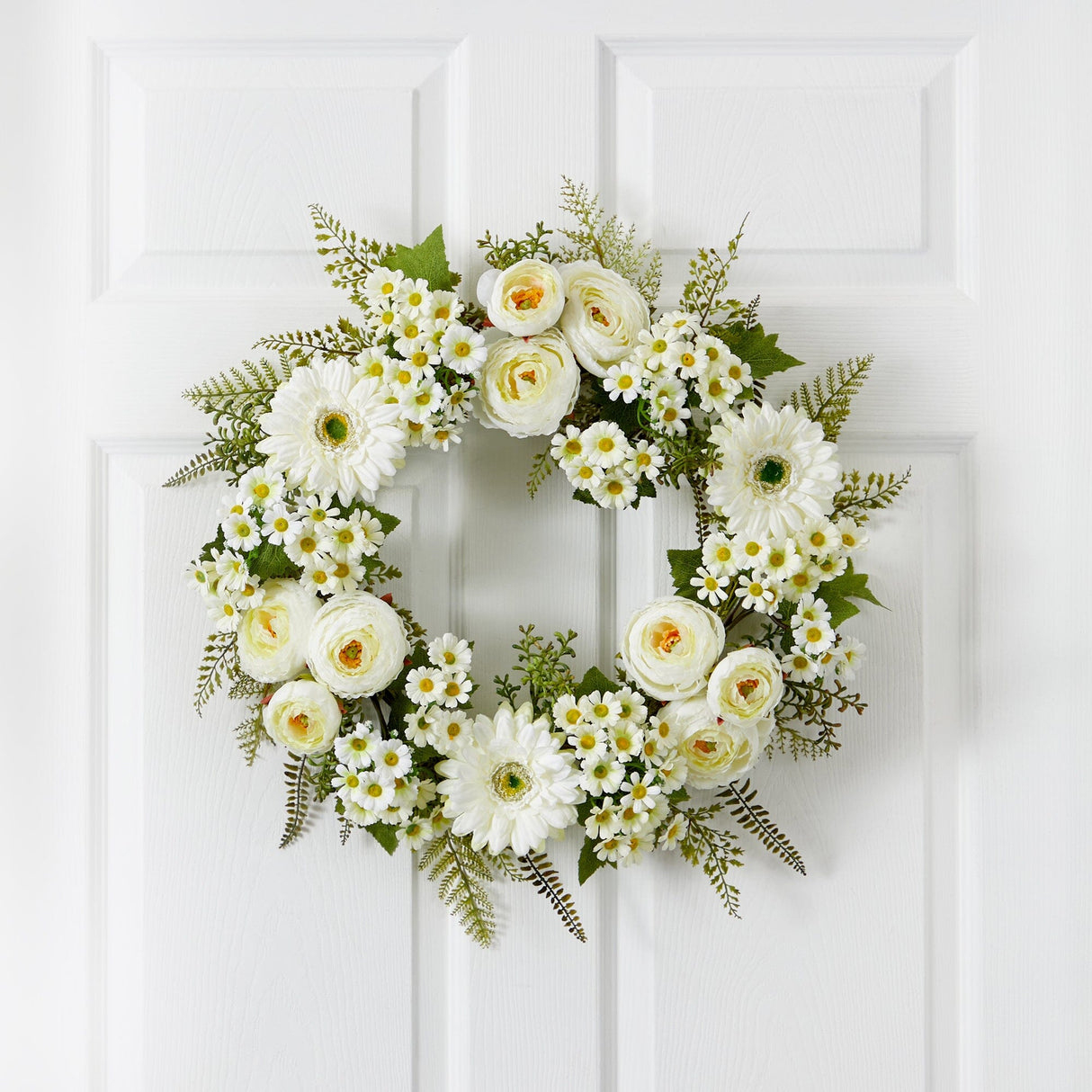 24” Mixed Daisy and Ranunculus Wreath