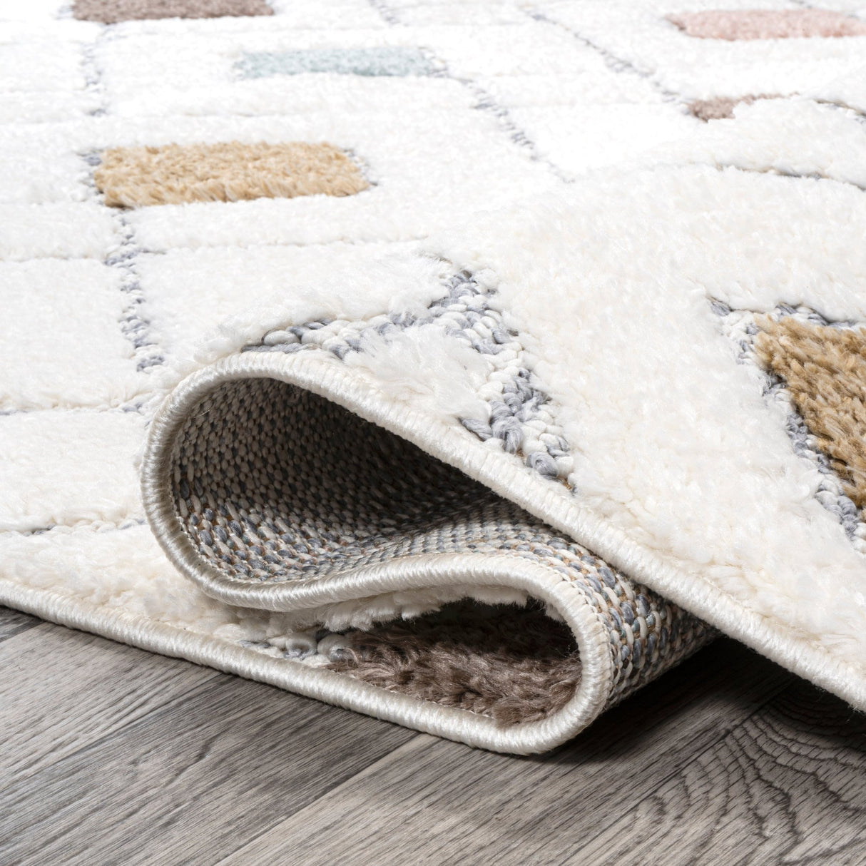 Astrid Retro Trellis High - Low Area Rug - Tuesday Morning - Area Rugs