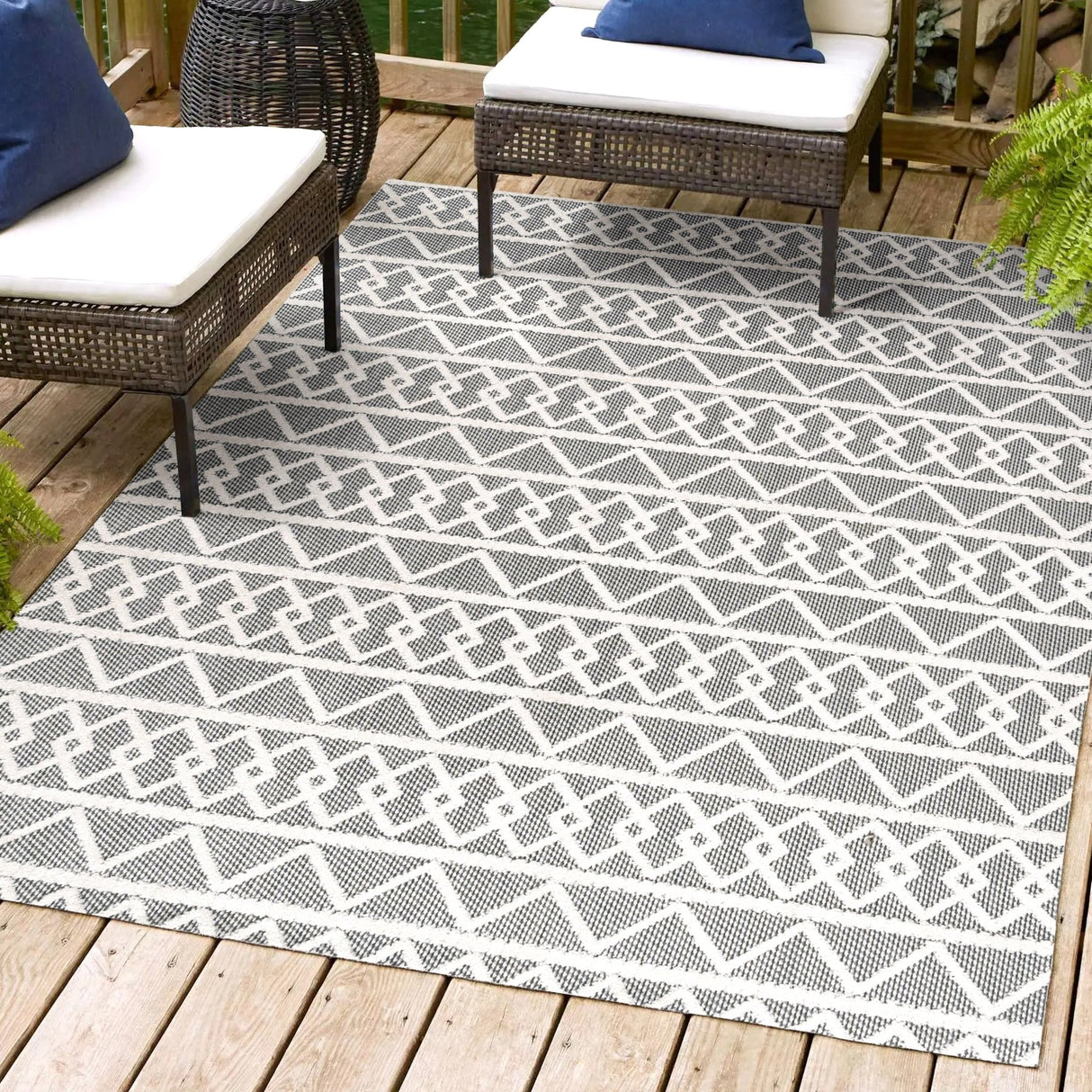 Aylan high - low pile knotted trellis geometric indoor/outdoor area rug - Tuesday Morning - Outdoor Rugs