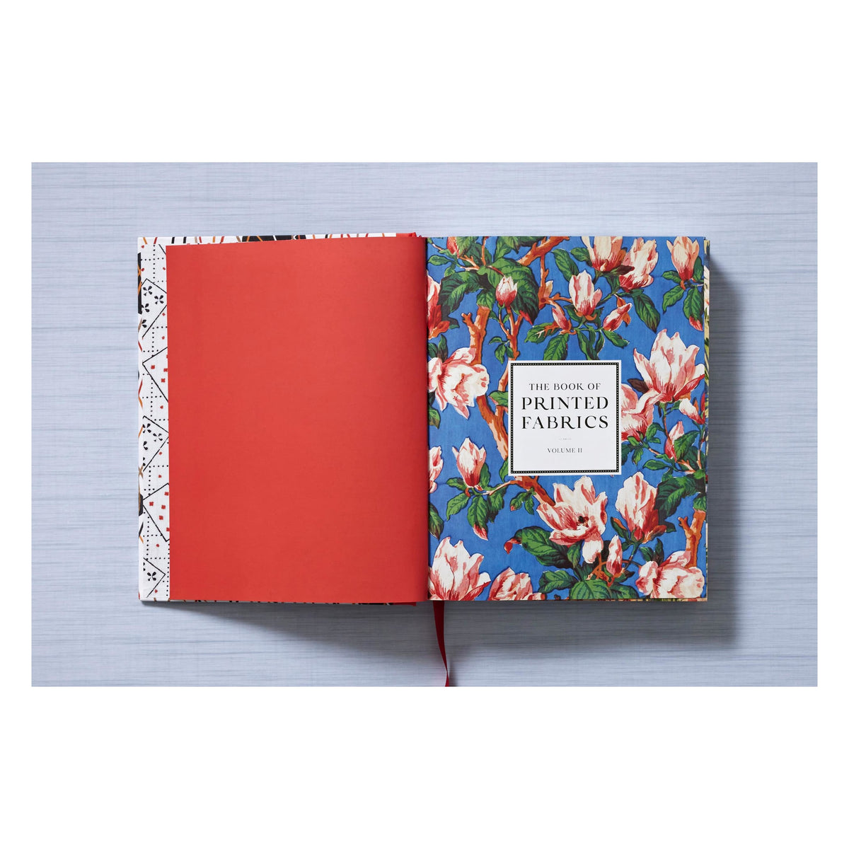 The Book of Printed Fabrics. From the 16th century until today (German, French, English)