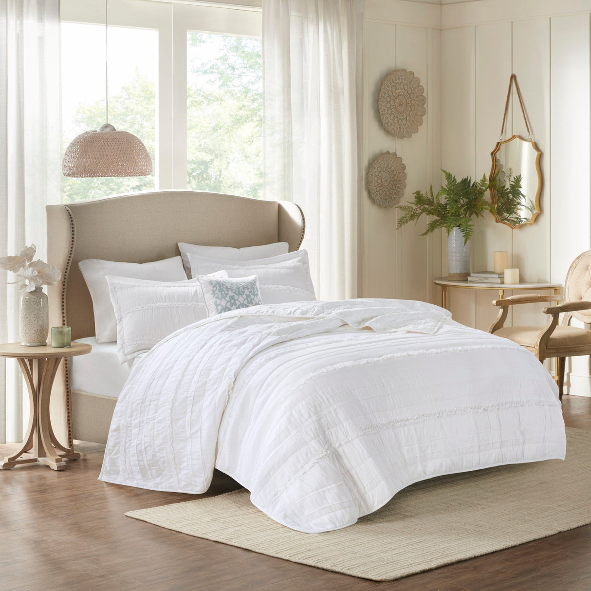 4 Piece Reversible Ruffle Quilt Set with Throw Pillow White King/Cal King