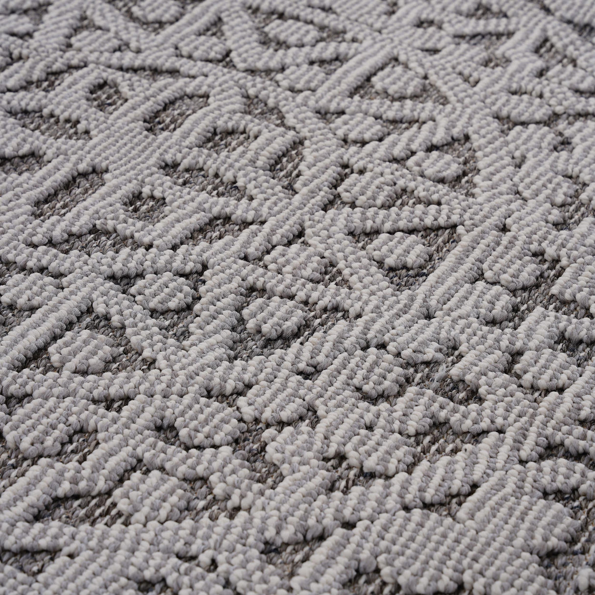 Guros Collection 4' x 6' Area Rug