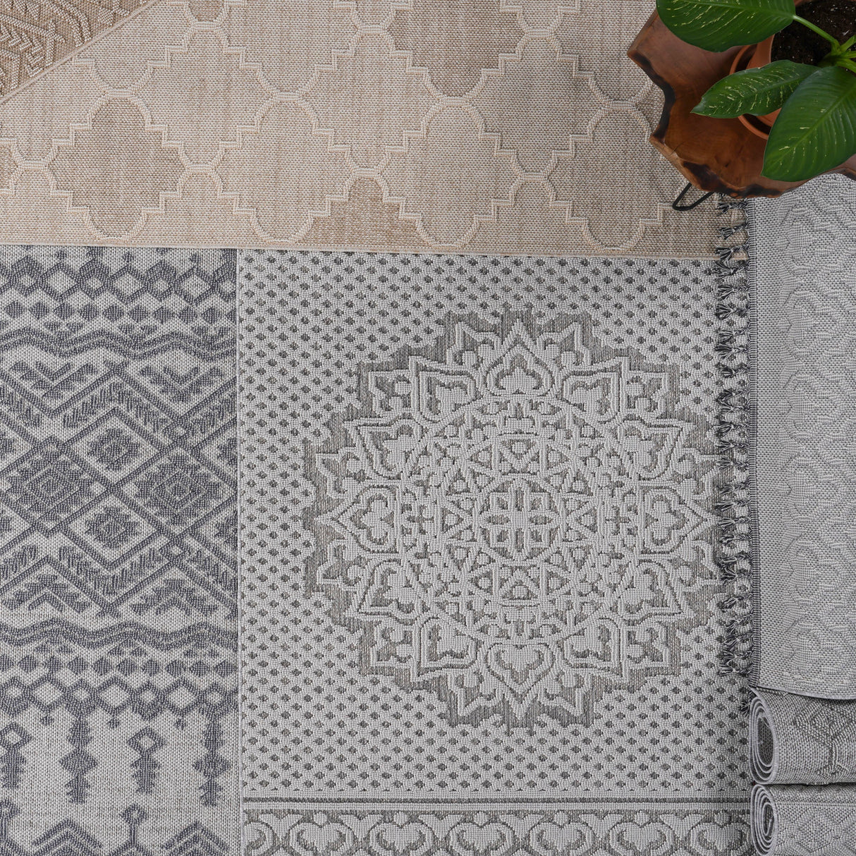 Guros Collection 4' x 6' Area Rug
