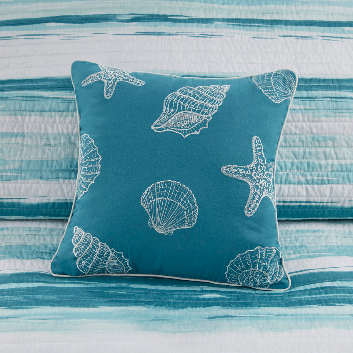 6 Piece Printed Quilt Set with Throw Pillows Aqua Full/Queen