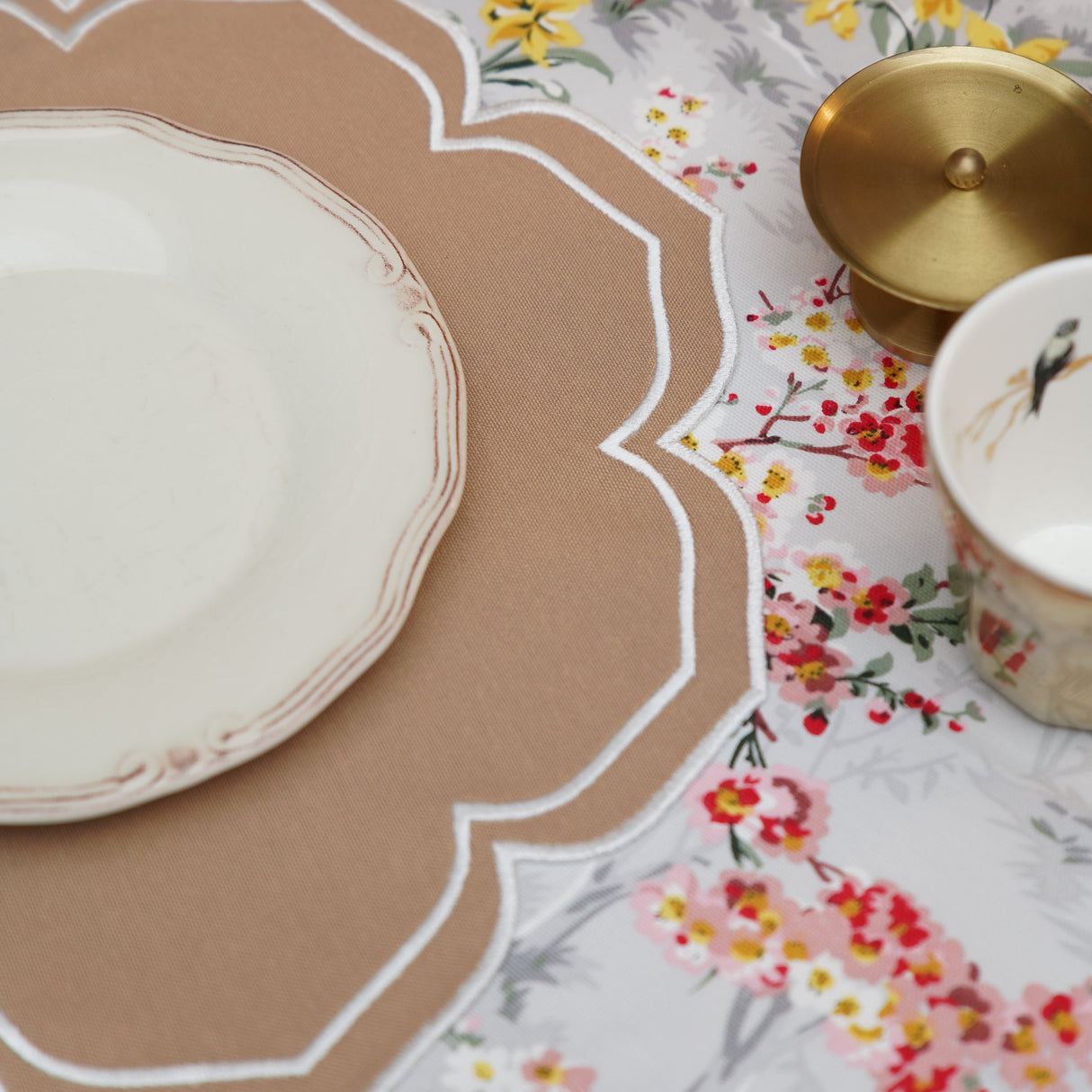 LUMERA BEIGE WAVY EDGE FABRIC PLACEMAT