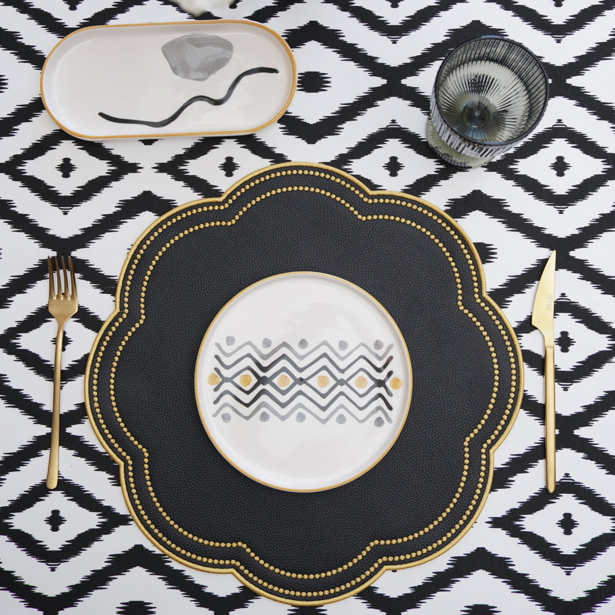 Nurture-Black-Gold-Scalloped-Faux-Leather-Placemat-Faux-Leather-Placemats