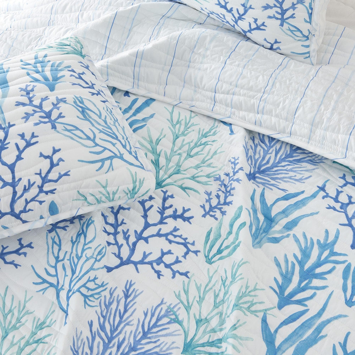 Blue coral quilt - amelia island - Tuesday Morning - Quilts & Comforters