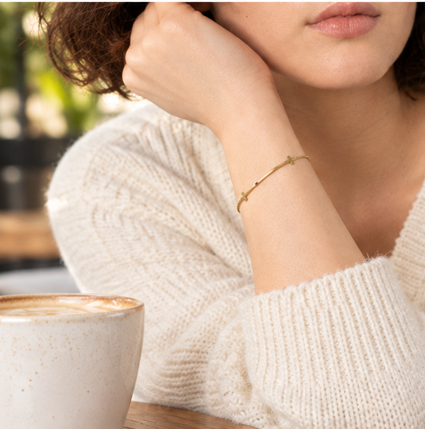 18k Curved Bar Chain Bracelet
