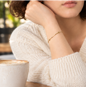 18k Curved Bar Chain Bracelet