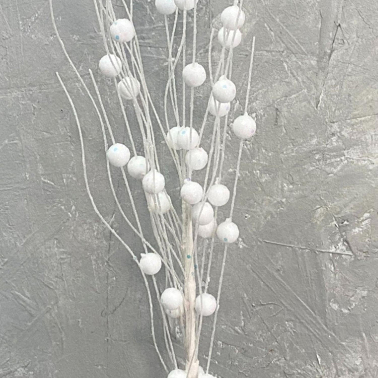 25" Glitter Ball Spray: White