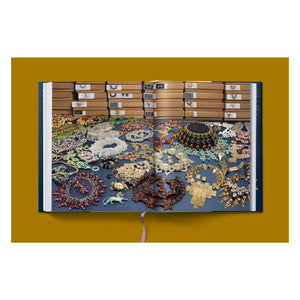 Costume Jewelry (German, French, English)