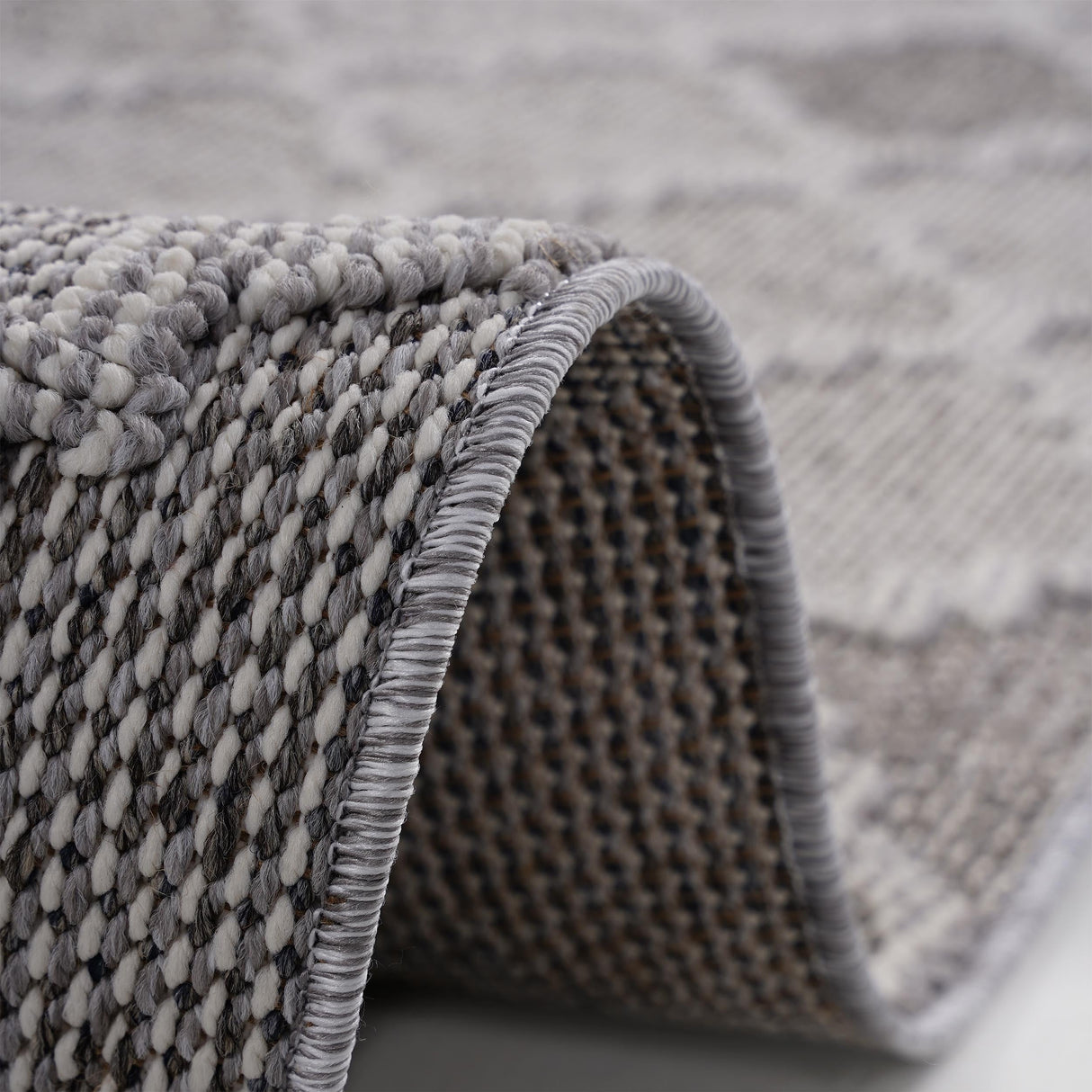 NAAR Guros Collection Trellis Indoor/Outdoor Area Rug