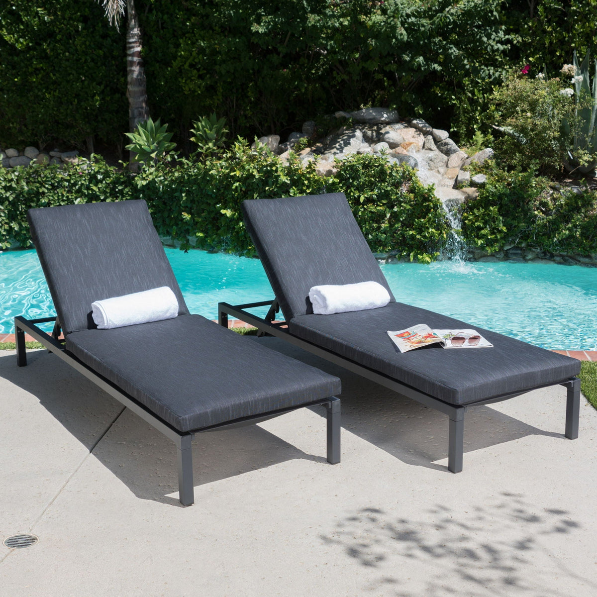 Modern Chaise Lounge With Wate Resistant Fabric Cushions