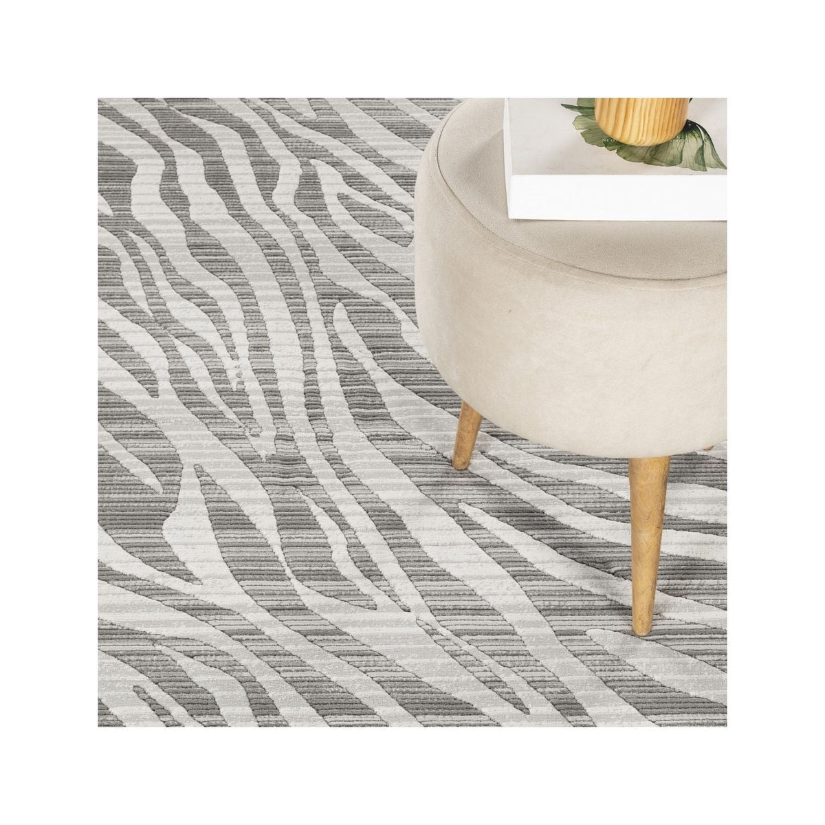 Geometric Area Rug with 3D Effect - Ivory / Gray