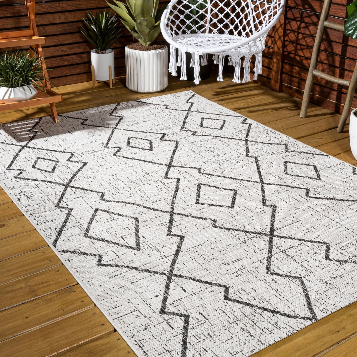 Carwa Tribal Diamond Trellis Indoor/Outdoor Area Rug - Tuesday Morning - Area Rugs