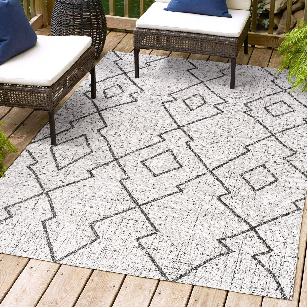Carwa Tribal Diamond Trellis Indoor/Outdoor Area Rug - Tuesday Morning - Area Rugs