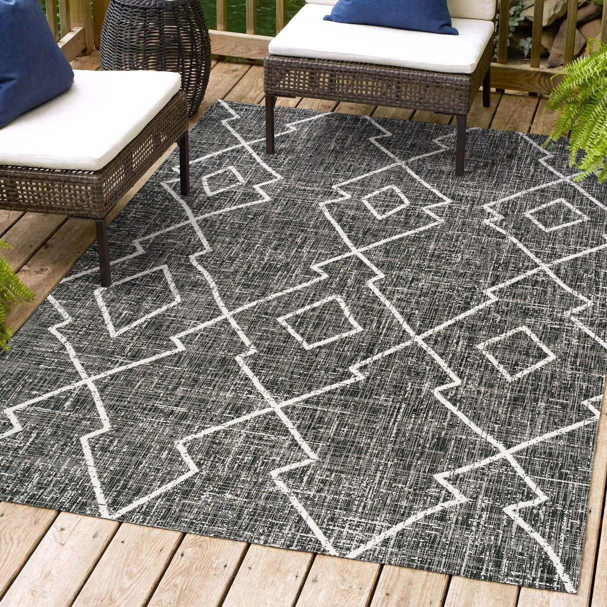 Carwa Tribal Diamond Trellis Indoor/Outdoor Area Rug - Tuesday Morning - Area Rugs