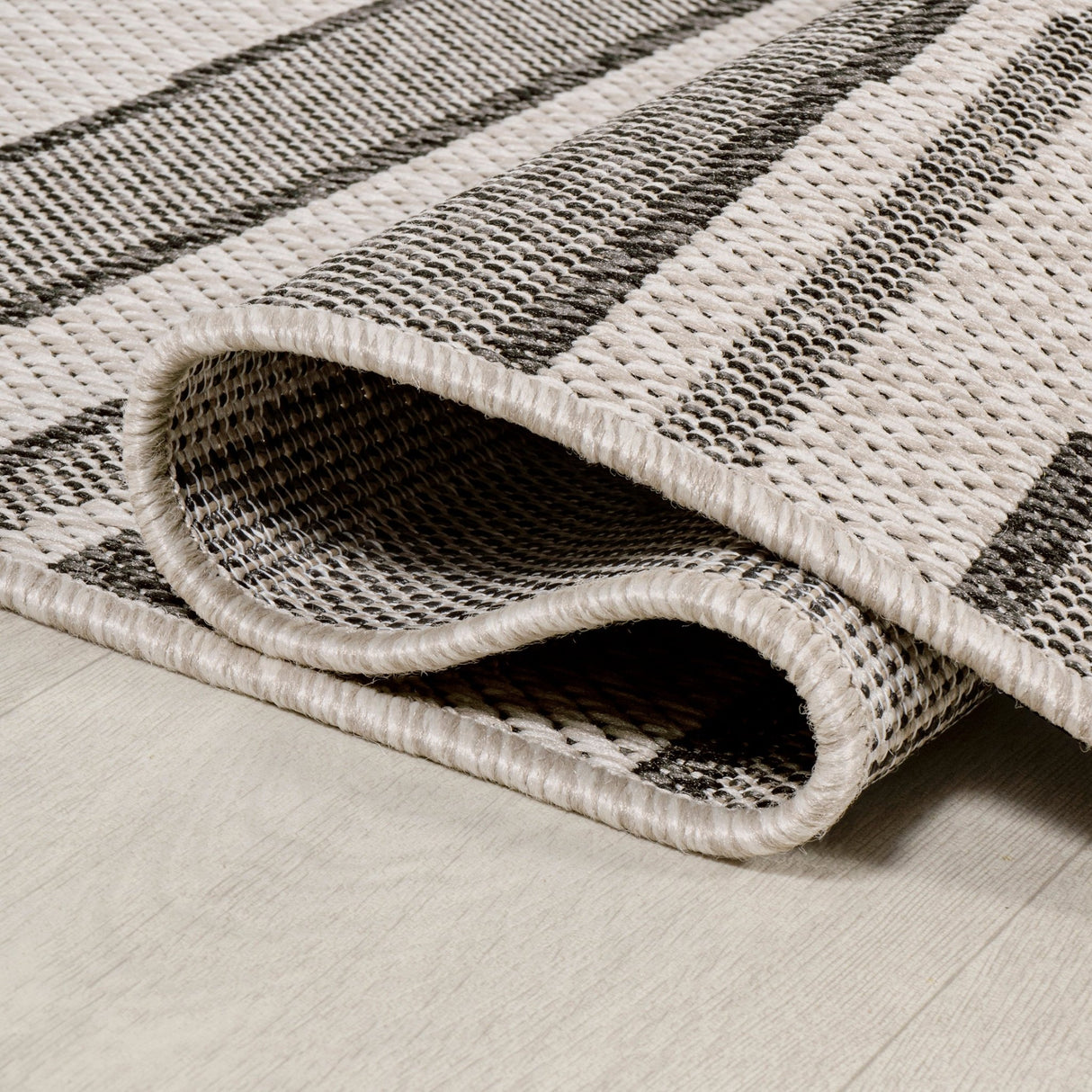 Castara Wavy Stripe Modern Indoor/Outdoor Area Rug - Tuesday Morning - Area Rugs