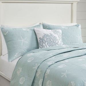 4 Piece Cotton Reversible Embroidered Quilt Set with Throw Pillow Aqua King/Cal King