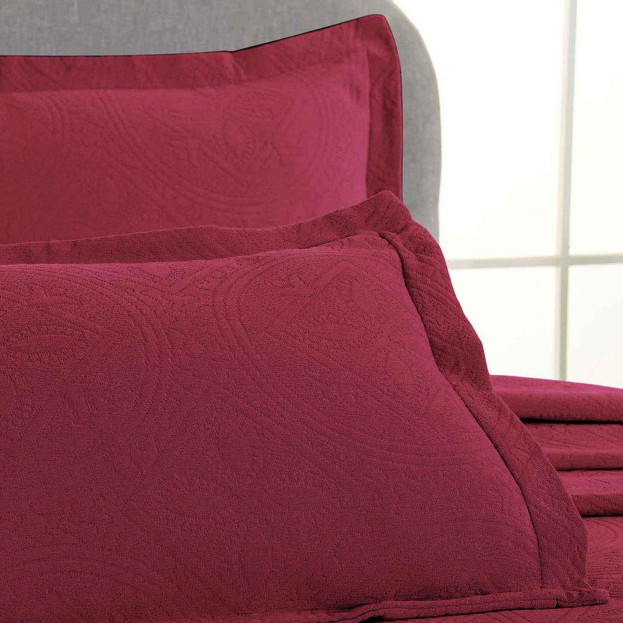 Celtic Circle Cotton Jacquard Matelasse Bedspread Set - Bedspread by Superior Brand