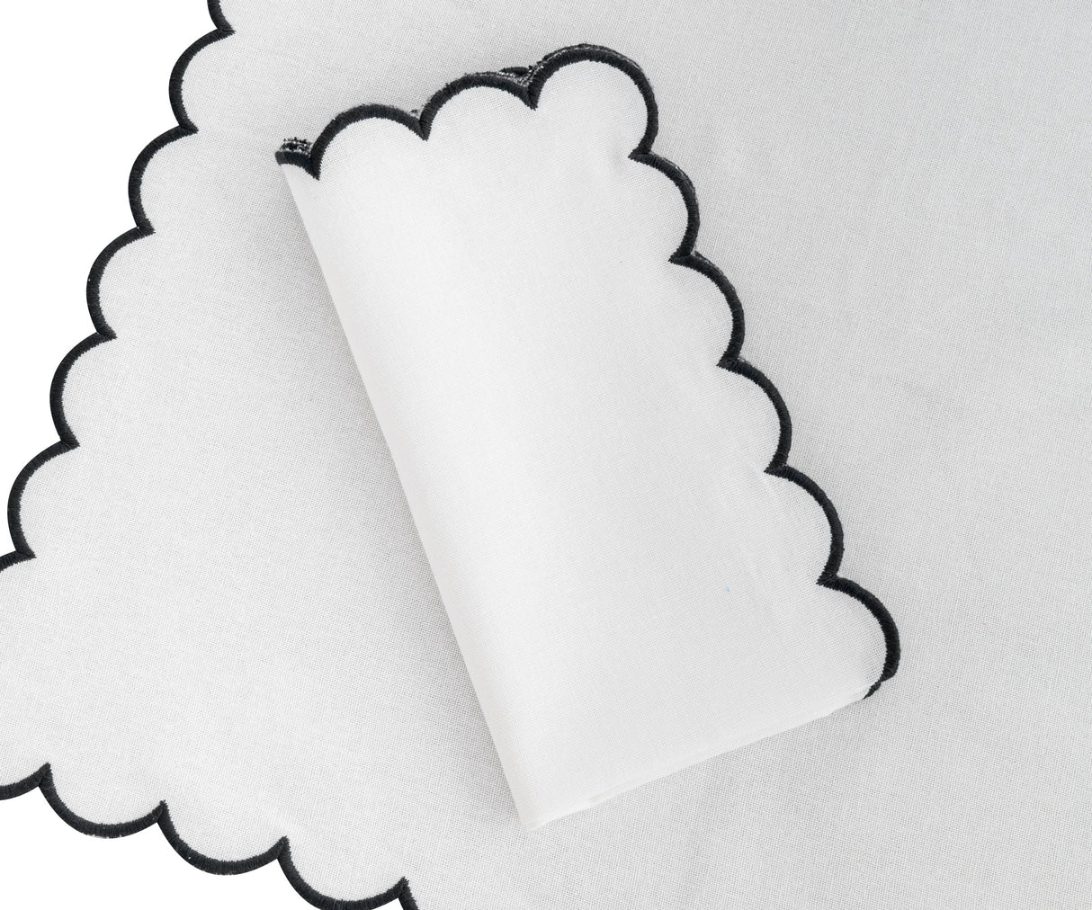 Napkins Black and White - Closewave Scalloped Edge