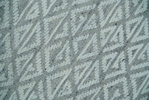 Contemporary 8x10 carved pattern Ivory and Gray hand knotted wool rug