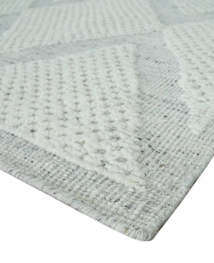 Contemporary 8x10 Ivory and Silver Traditional Geometrical Pattern Hand Knotted Wool Area Rug