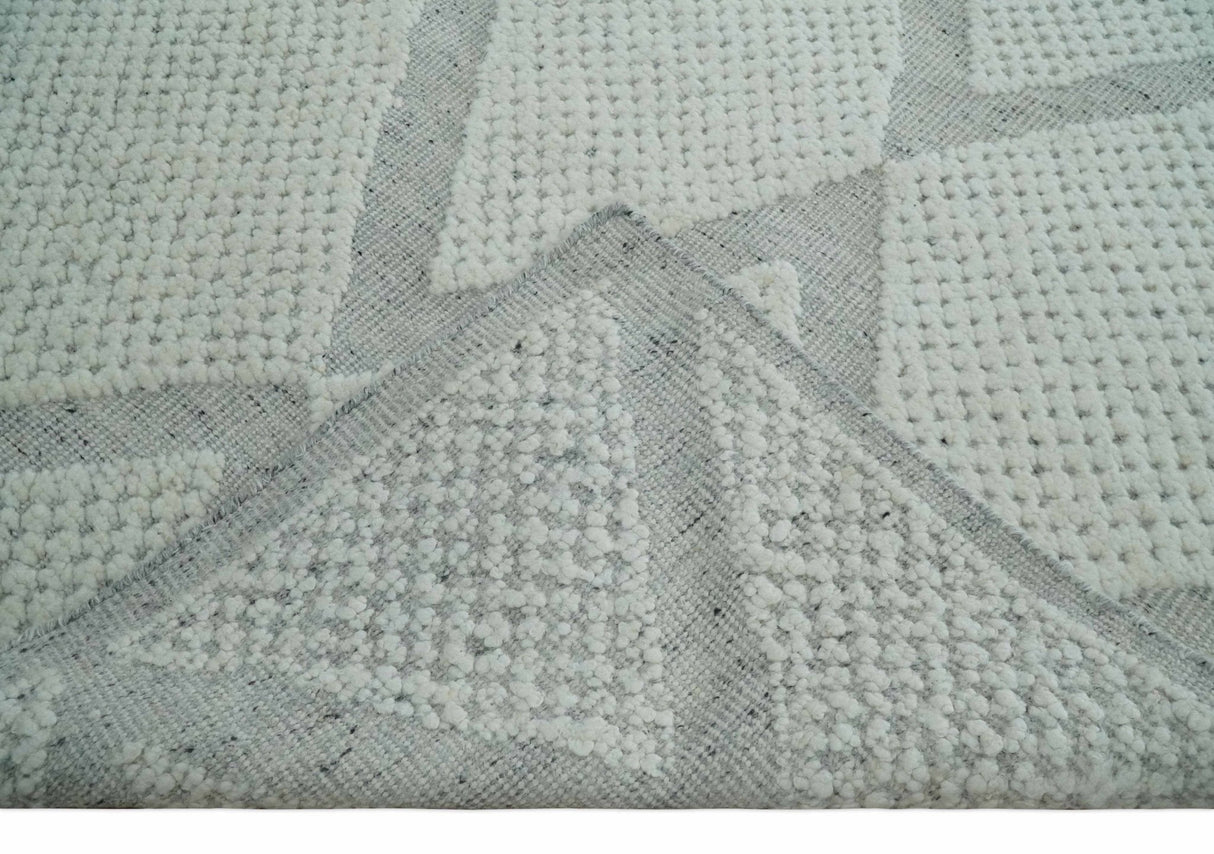 Contemporary 8x10 Ivory and Silver Traditional Geometrical Pattern Hand Knotted Wool Area Rug