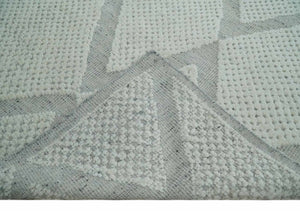 Contemporary 8x10 Ivory and Silver Traditional Geometrical Pattern Hand Knotted Wool Area Rug