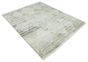 Contemporary Woolen Ivory and Brown 8.4x10.5 hand knotted Geometrical Area rug