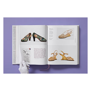 Shoes A–Z. The Collection of The Museum at FIT (German, French, English) (FFE)
