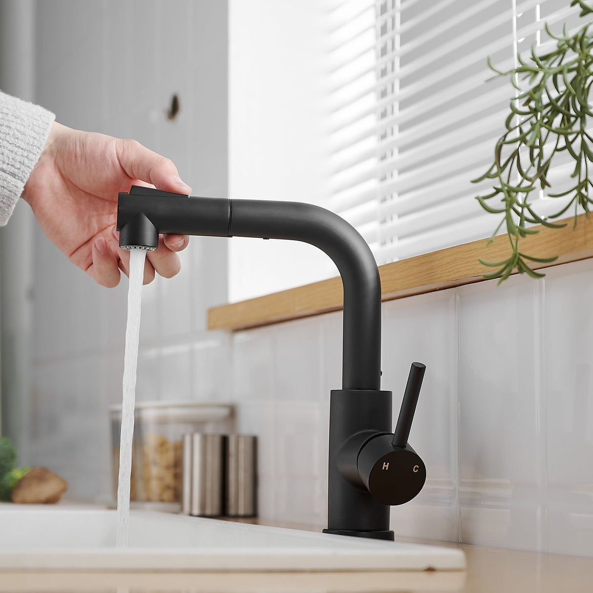 Black Kitchen Sink Faucet with Pull Down Sprayer