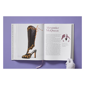 Shoes A–Z. The Collection of The Museum at FIT (German, French, English) (FFE)