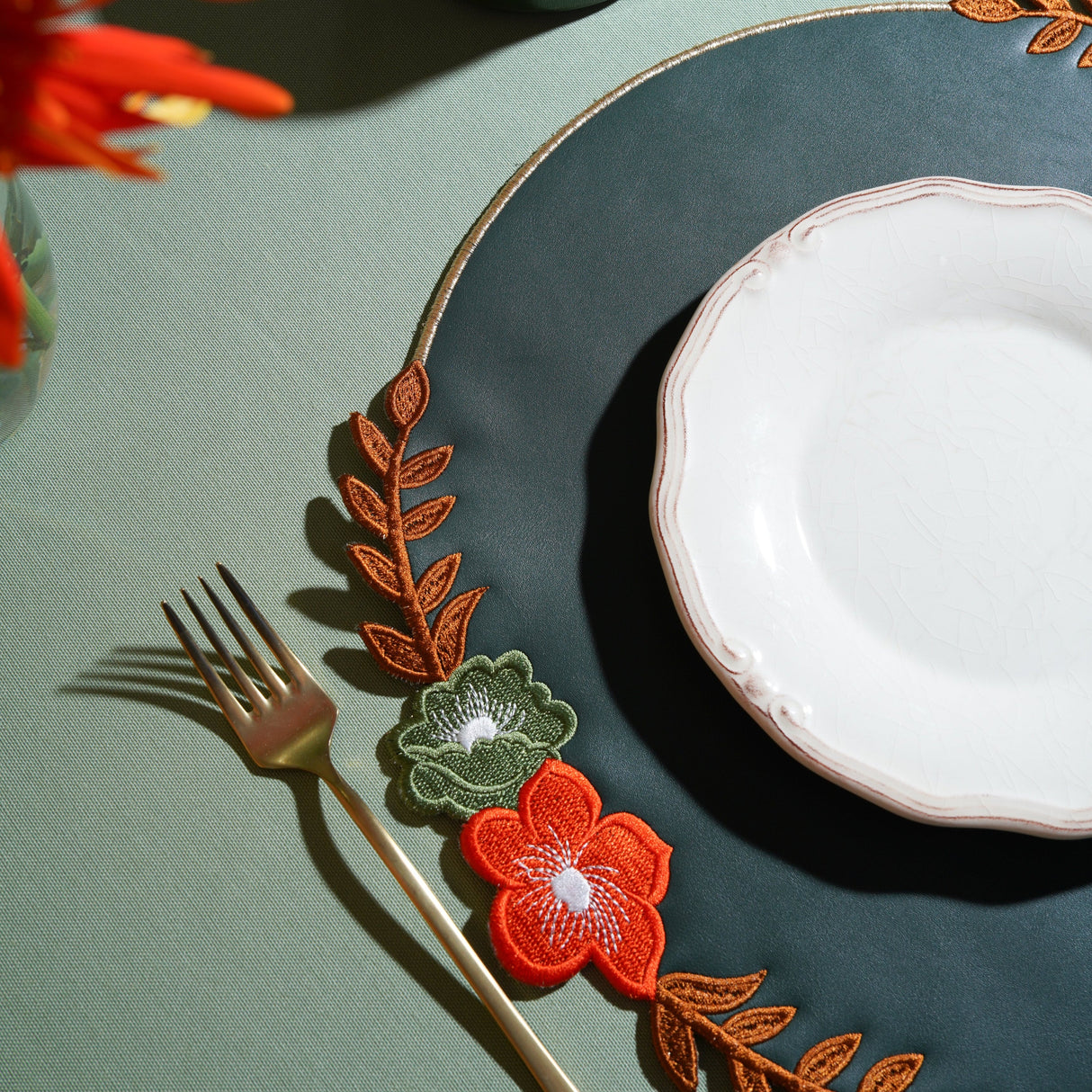 JASMINE DARK GREEN ROUND FAUX LEATHER PLACEMAT (Set Of 4)