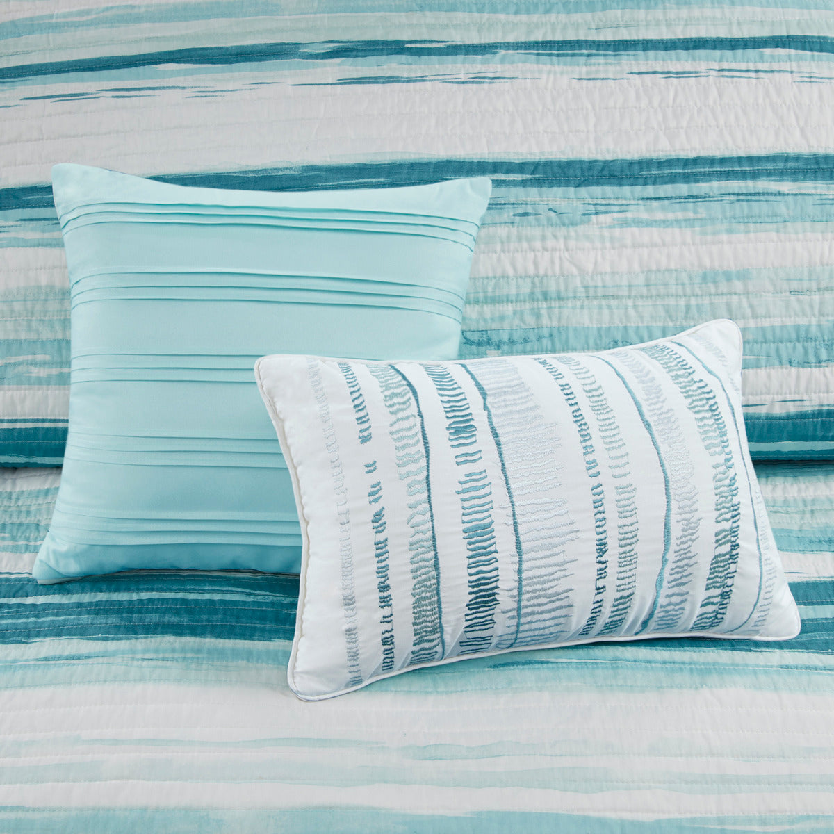 6 Piece Printed Quilt Set with Throw Pillows Aqua Full/Queen