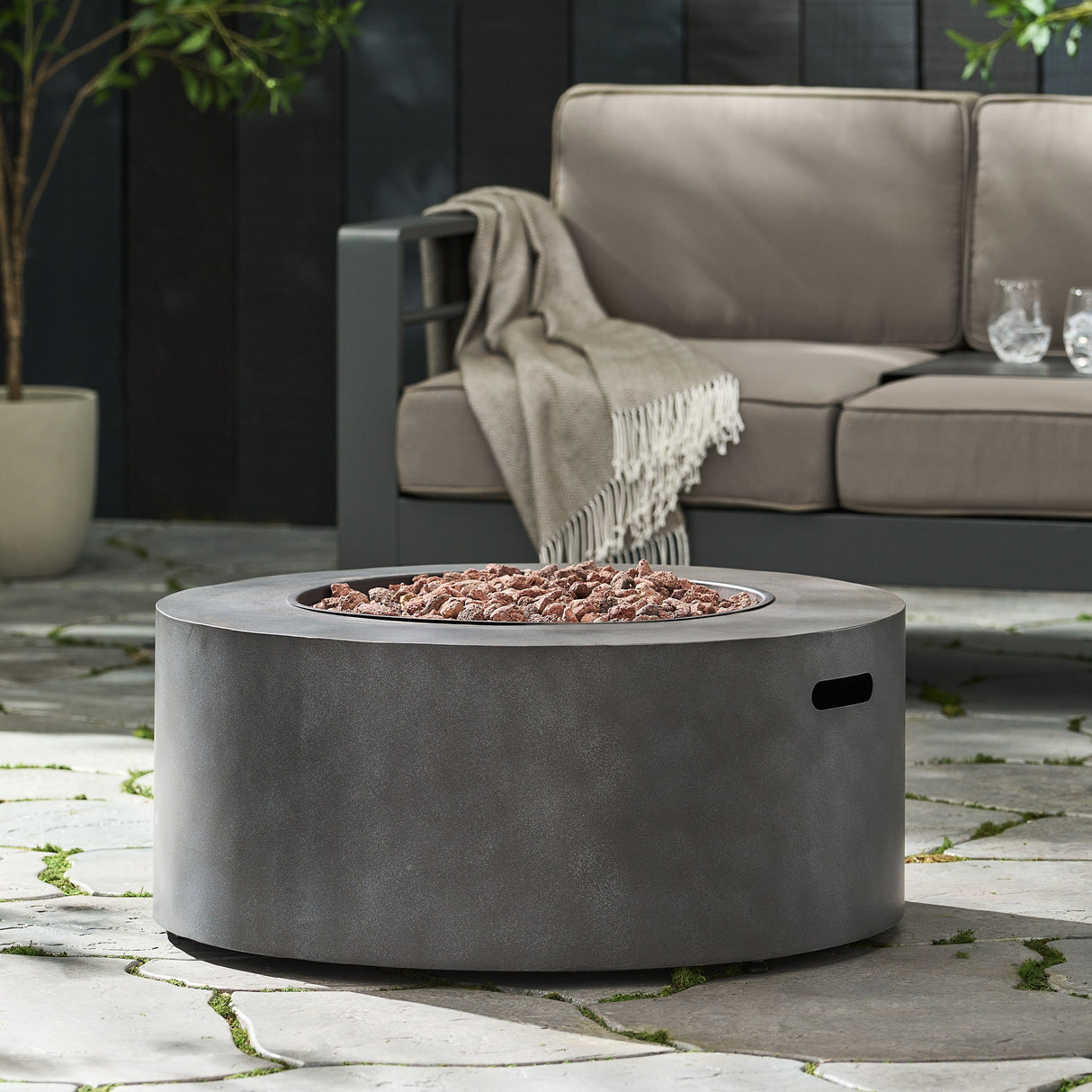 Wellington Round Iron Fire Pit with 40,000 BTU Output in Stone Gray