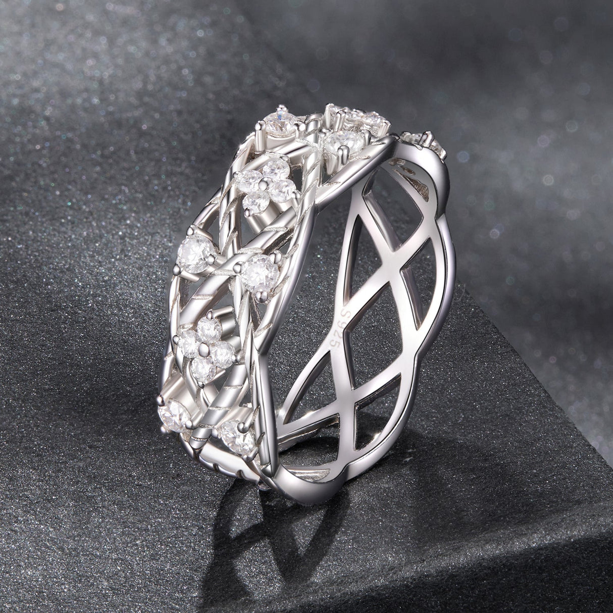 925 Sterling Silver 0.14 Carat Moissanite Ring in Size 8 for Women