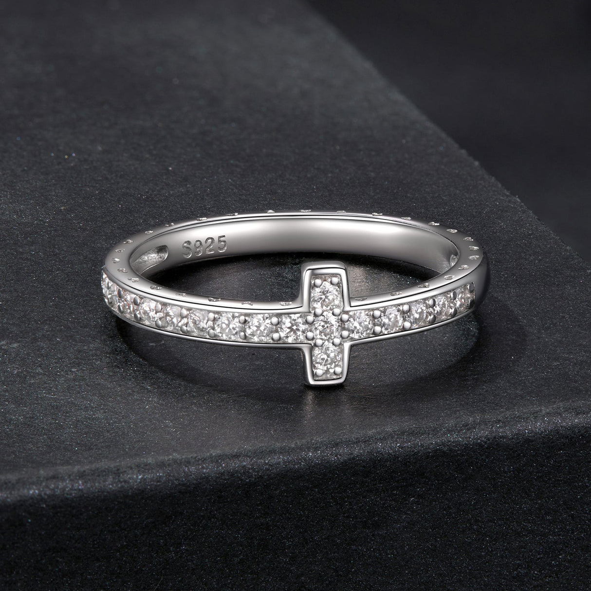925 Sterling Silver Moissanite Ring in Size 6
