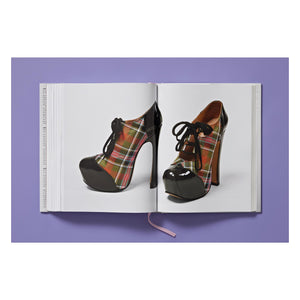 Shoes A–Z. The Collection of The Museum at FIT (German, French, English) (FFE)