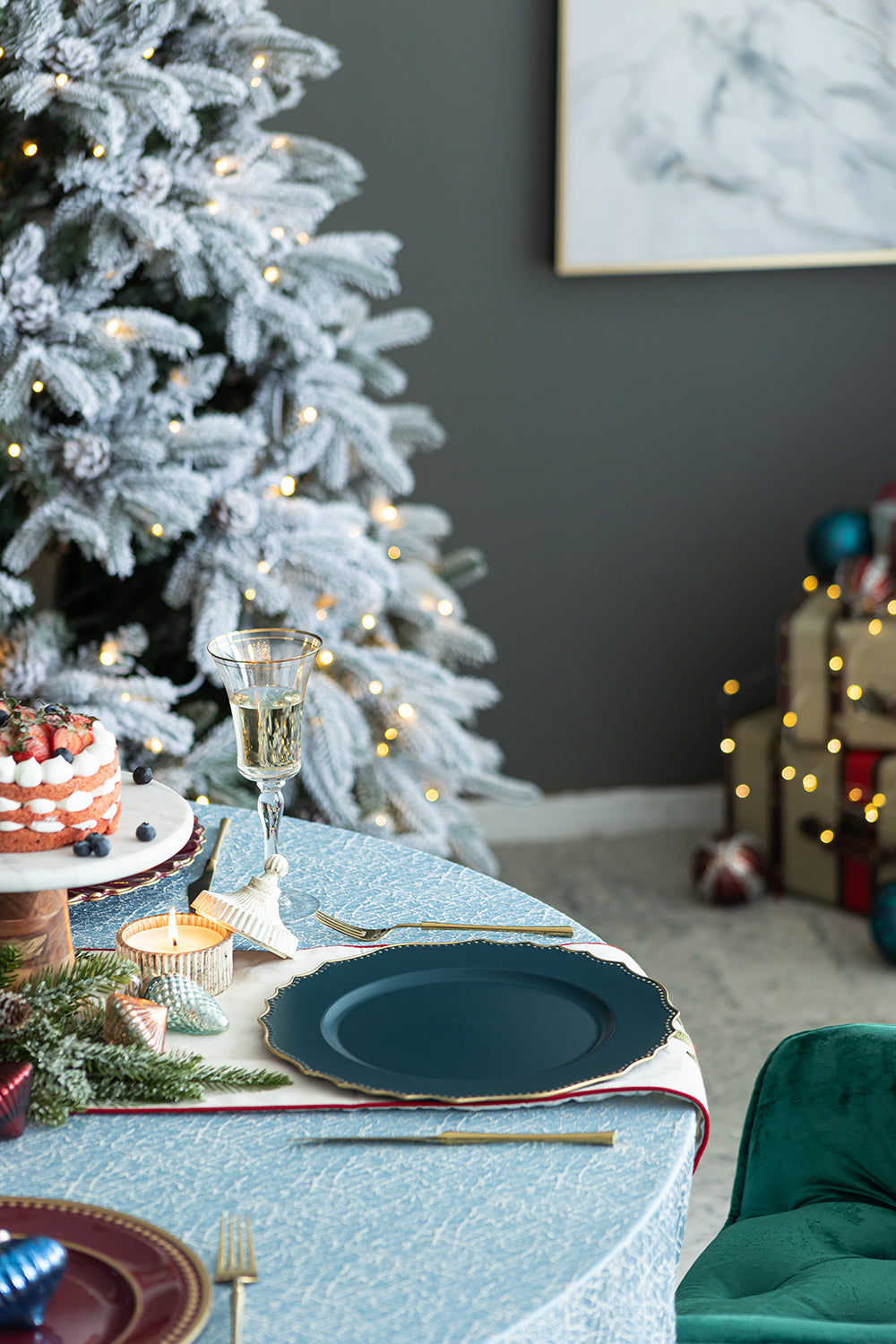 8 pack plastic charger plate, d13" blue