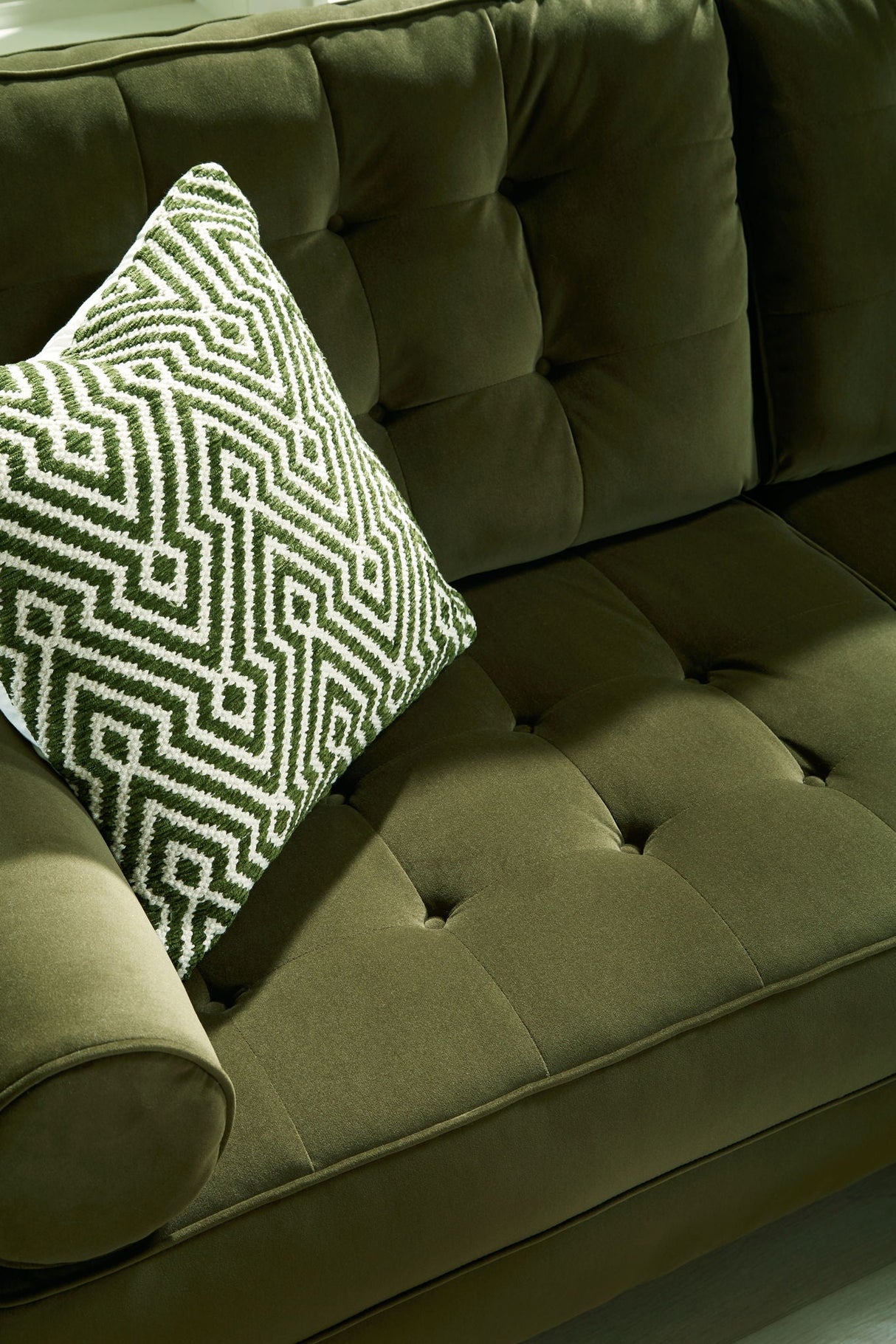 Reveon Lakes - Loveseat - Olive