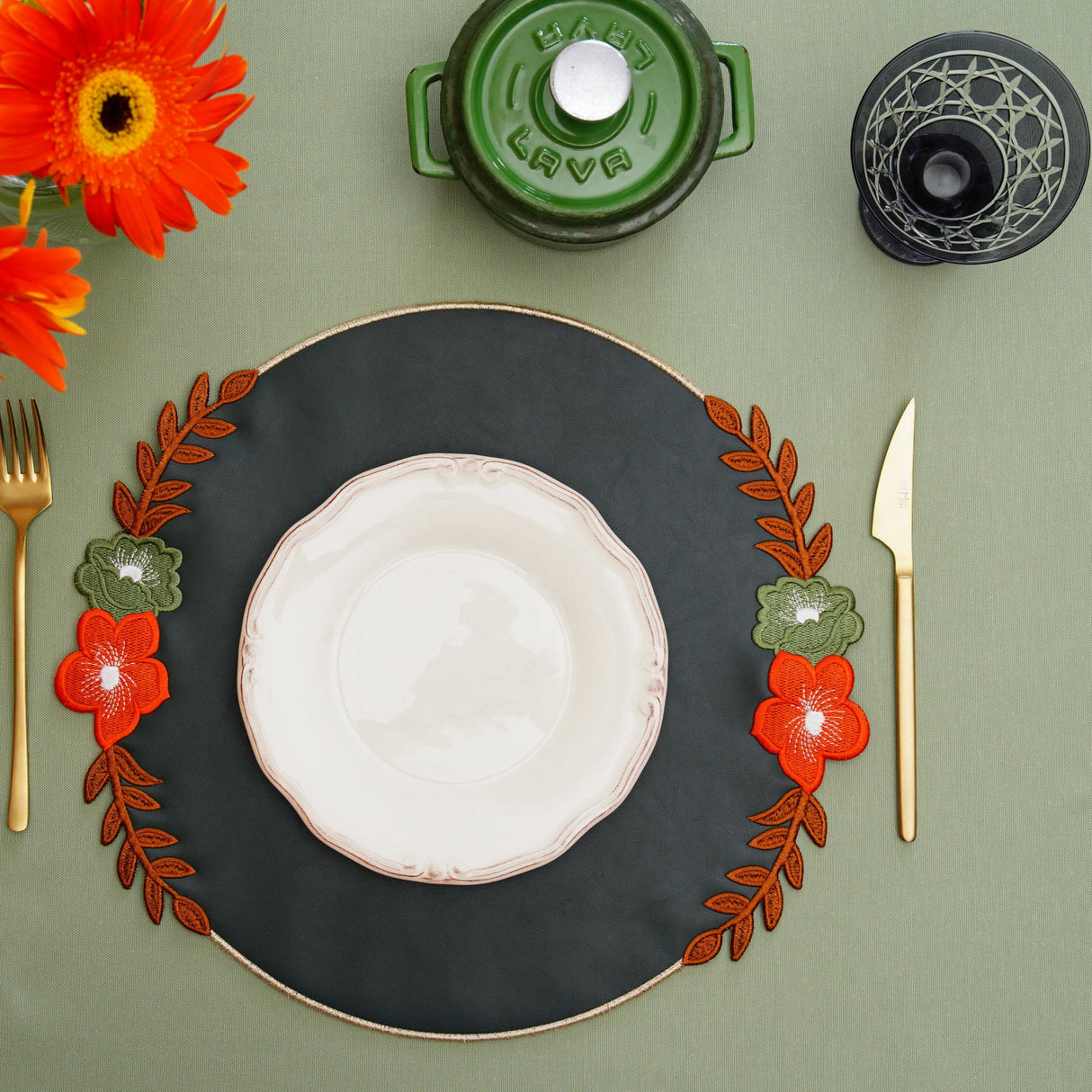 JASMINE DARK GREEN ROUND FAUX LEATHER PLACEMAT (Set Of 4)