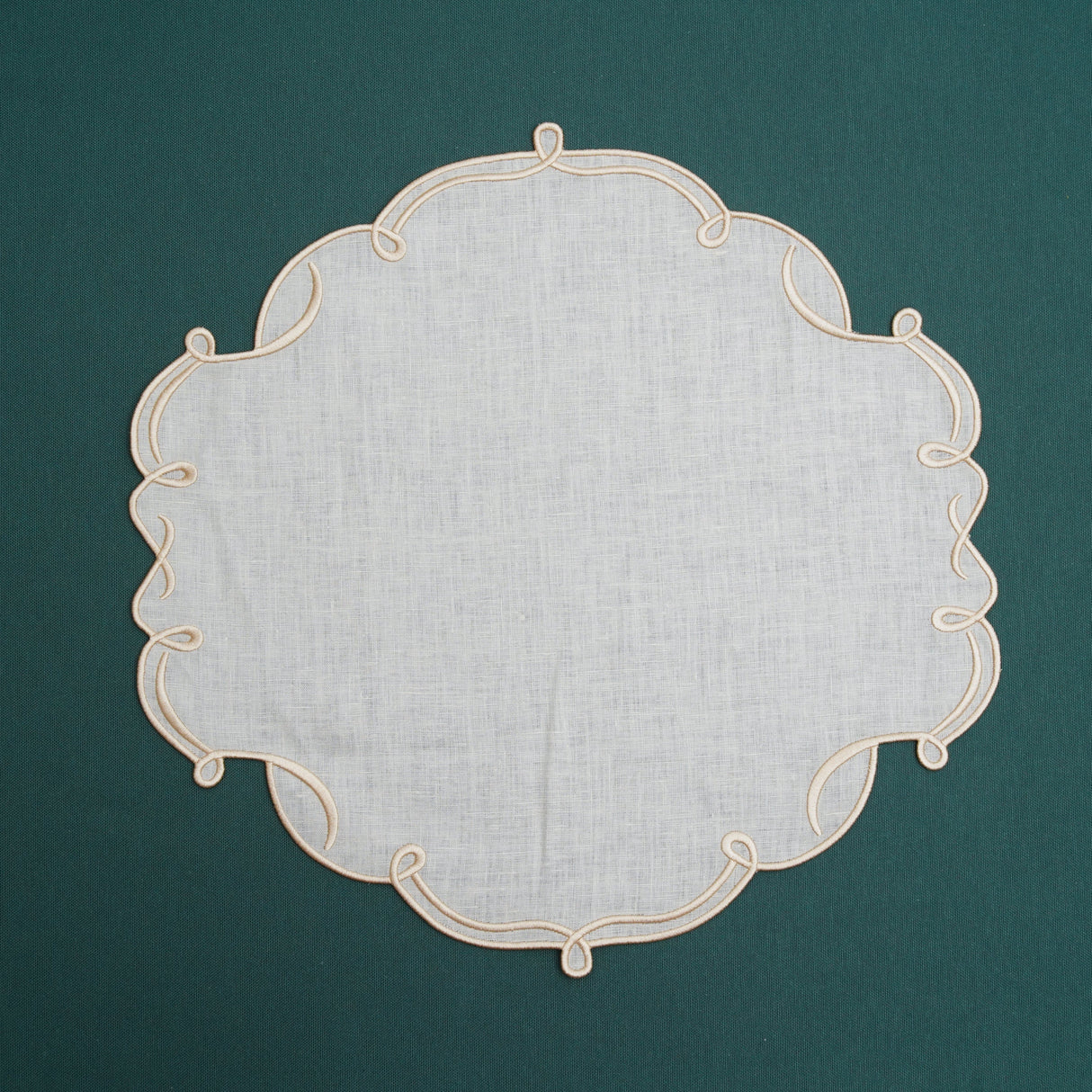 Celestia Linen Ivory Gold Trim Square Placemats