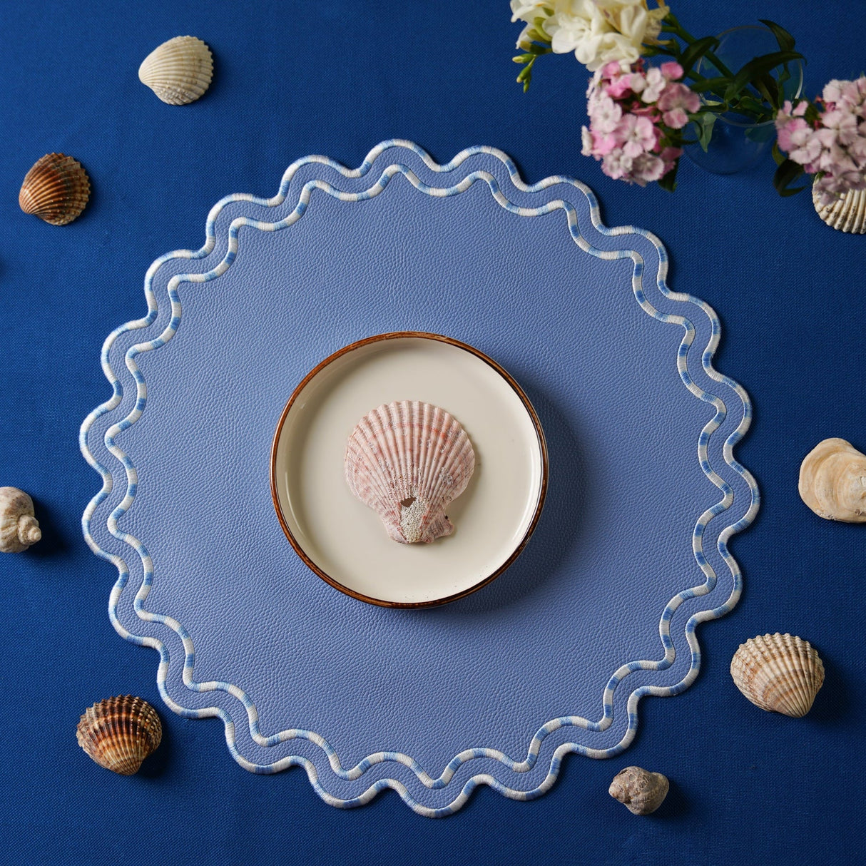 ELYSIAN LIGHT BLUE ROUND FAUX LEATHER PLACEMAT