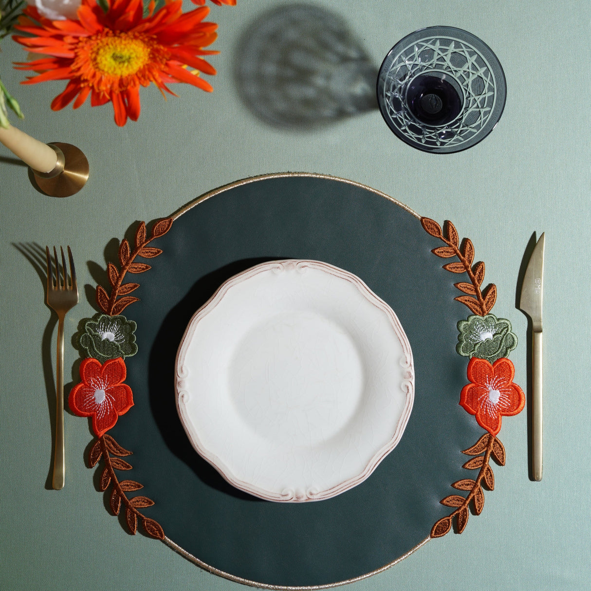 JASMINE DARK GREEN ROUND FAUX LEATHER PLACEMAT (Set Of 4)
