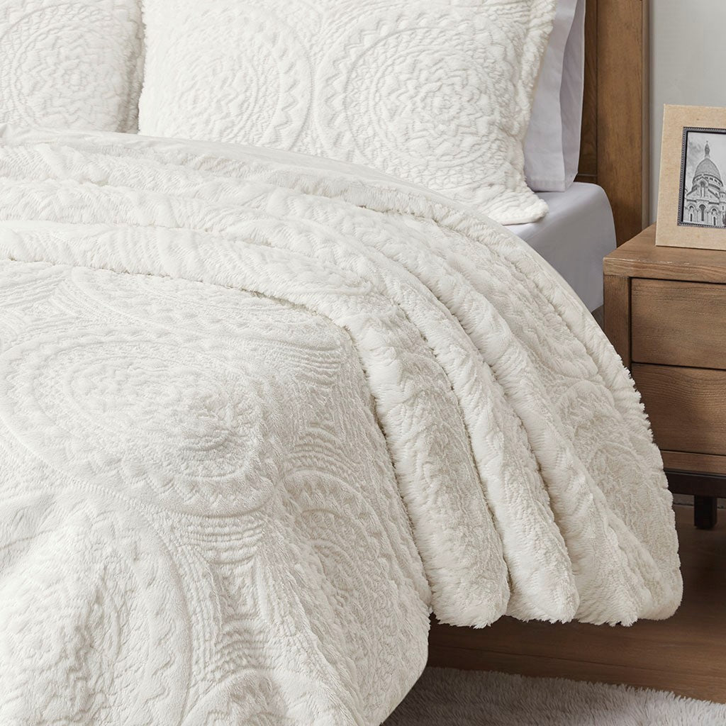 Embroidered medallion faux fur ultra plush comforter mini set - king - Tuesday Morning - Quilts & Comforters