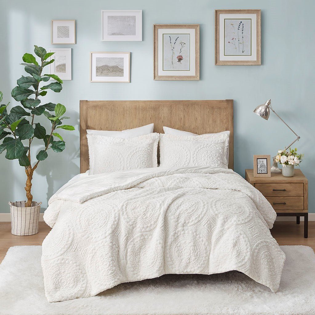 Embroidered medallion faux fur ultra plush comforter mini set - king - Tuesday Morning - Quilts & Comforters