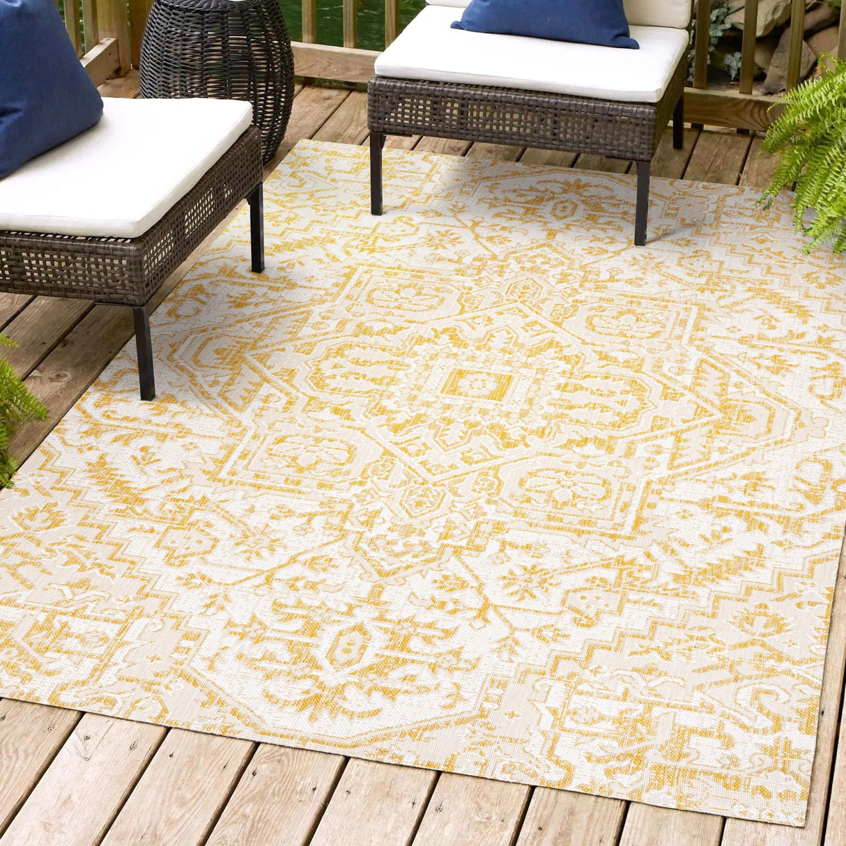 Estrella Bohemian Medallion Weave Indoor/Outdoor Area Rug - Tuesday Morning - Area Rugs