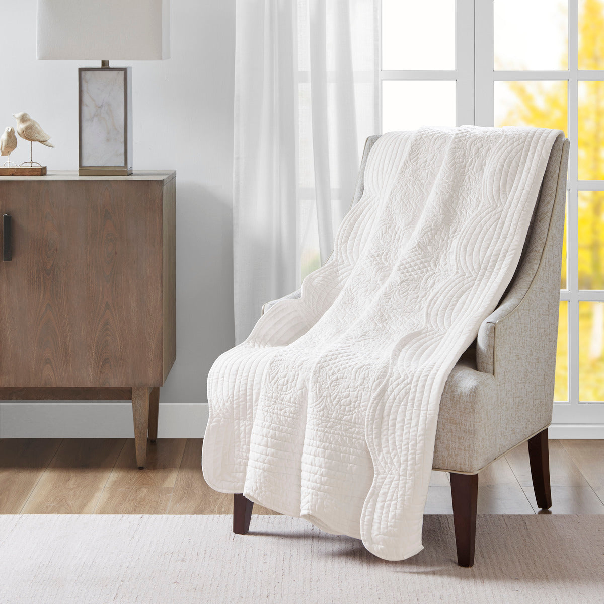 Oversized Quilted Throw with Scalloped Edges White 60x72'